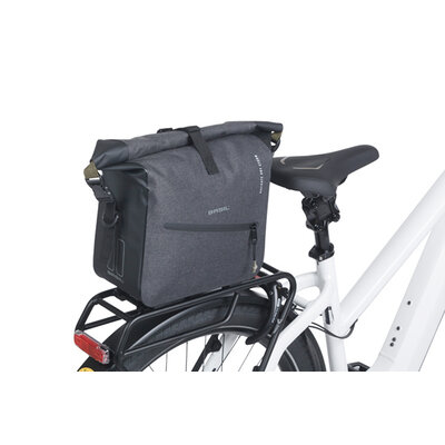 Basil Navigator Storm - bagagedragertas MIK - 13 liter - zwart