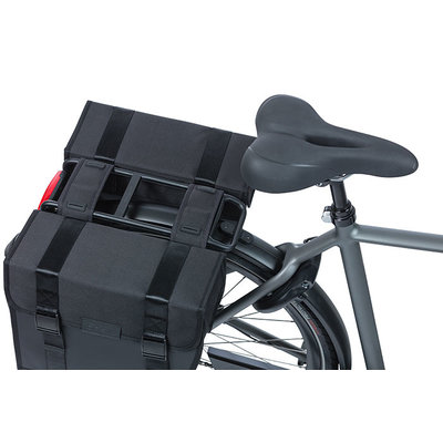 Basil Tour Waterproof - dubbele fietstas - 28 liter - zwart