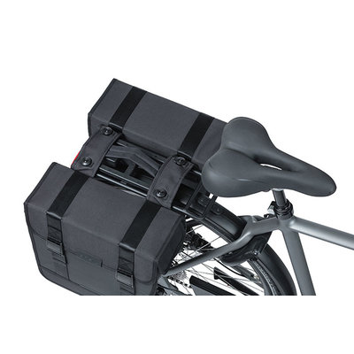 Basil Tour Waterproof - dubbele fietstas MIK - 28 liter - zwart