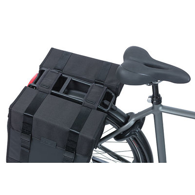 Basil Tour Waterproof XL - dubbele fietstas - 35 liter - zwart
